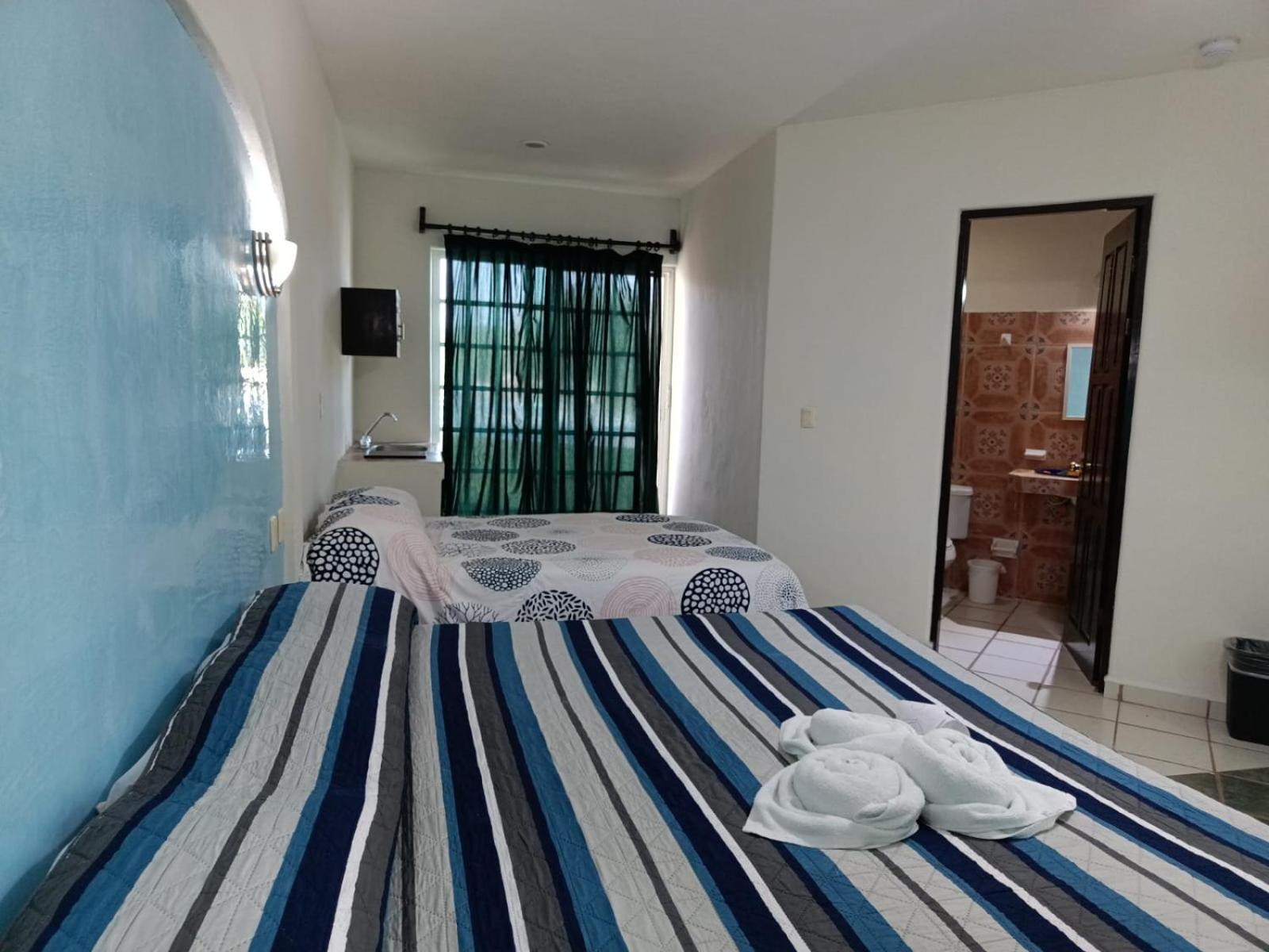 Hotel Atlantida Playa del Carmen Esterno foto